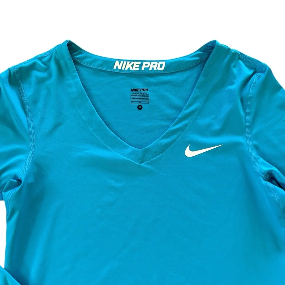 Nike Dri-Fit Blue Long Sleeve V Neck Running Shirt Size M with Thumbholes‎